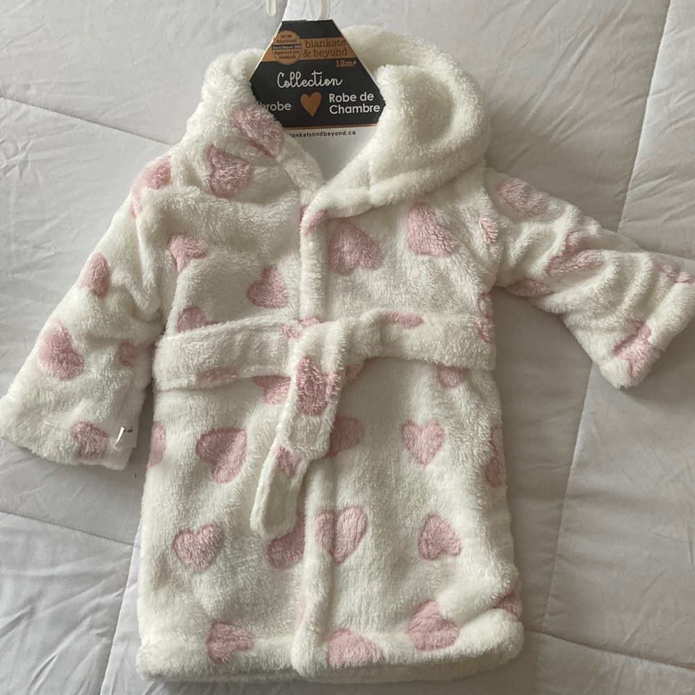 NWT Blankets and Beyond Girls Heart Bath Robe